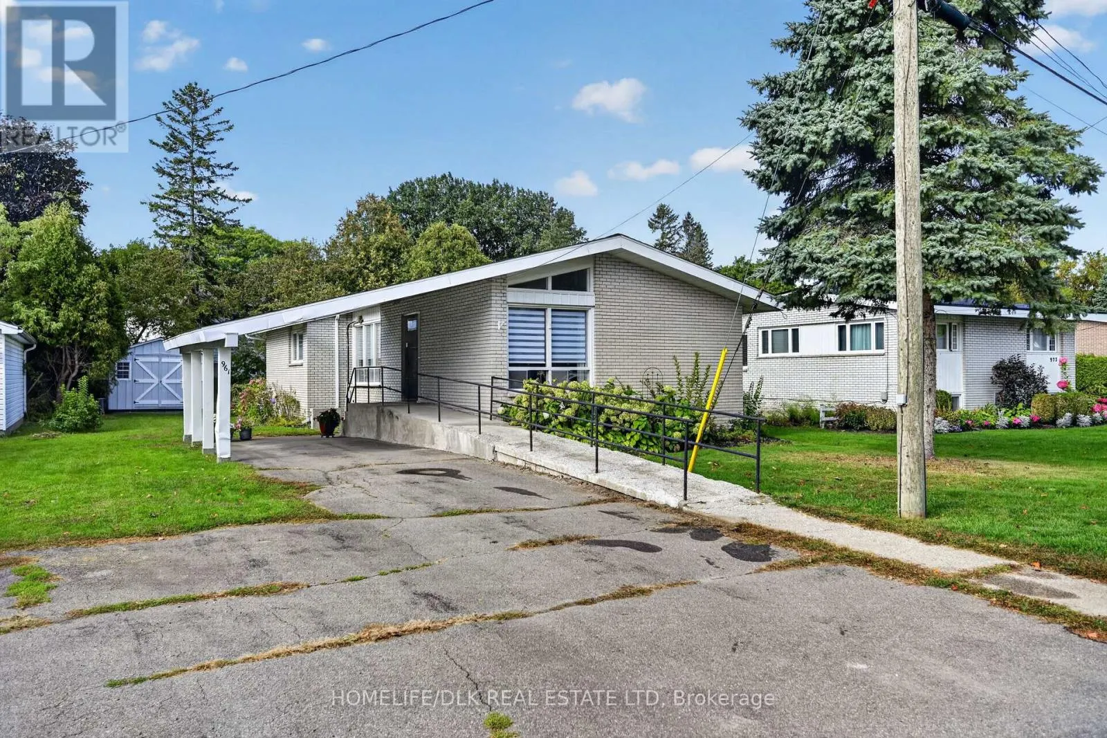 961 MASSIE DRIVE W