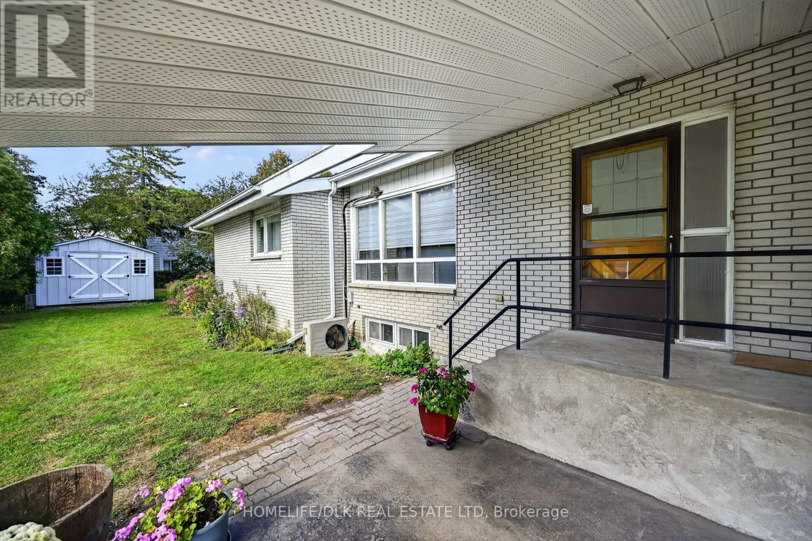 961 MASSIE DRIVE W