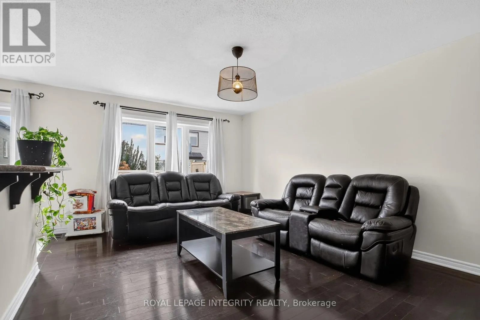 414 MEADOWHAWK CRESCENT