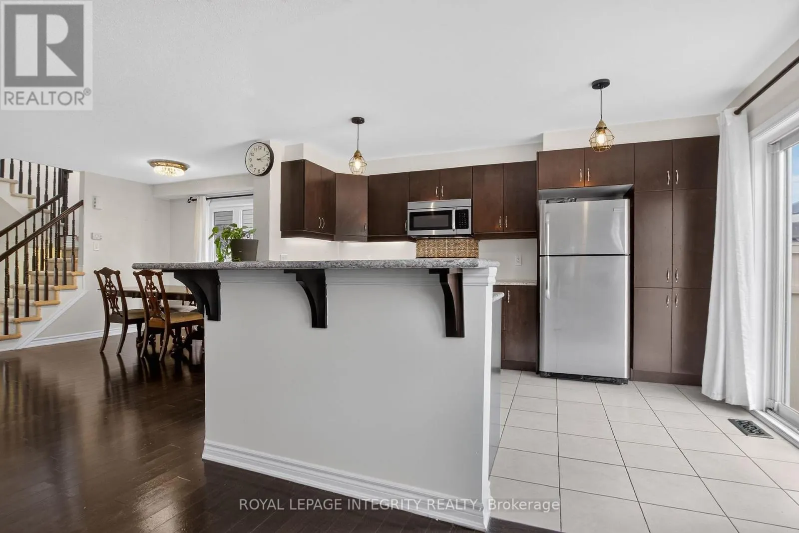 414 MEADOWHAWK CRESCENT
