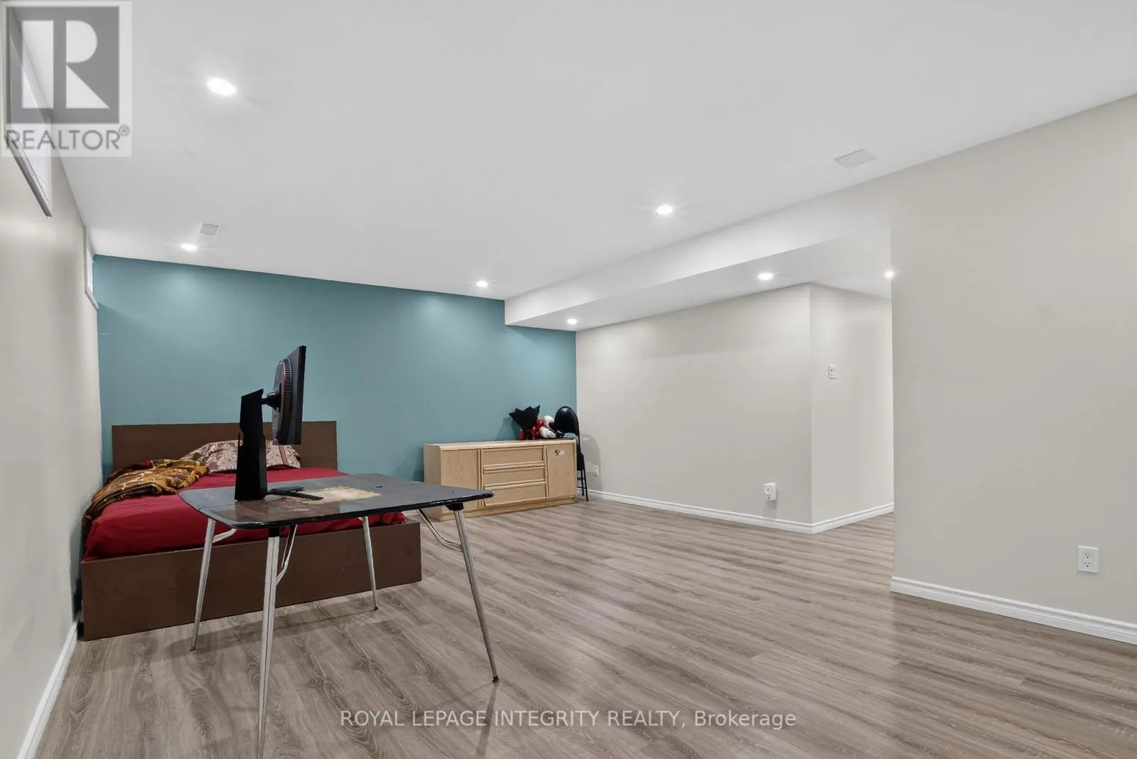 414 MEADOWHAWK CRESCENT