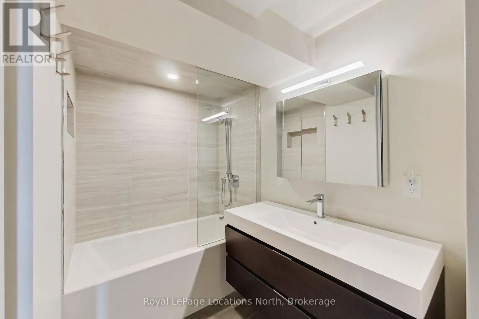 27 - 102 WENSLEY DRIVE #27