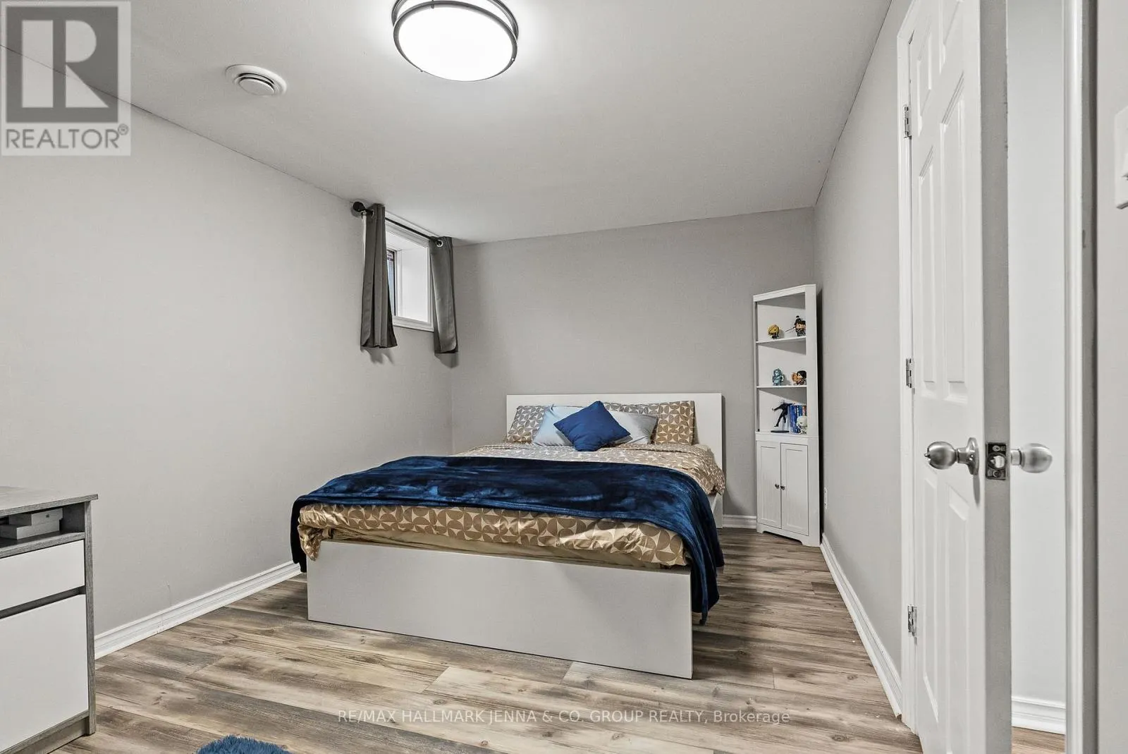 803 LOGPERCH CIRCLE
