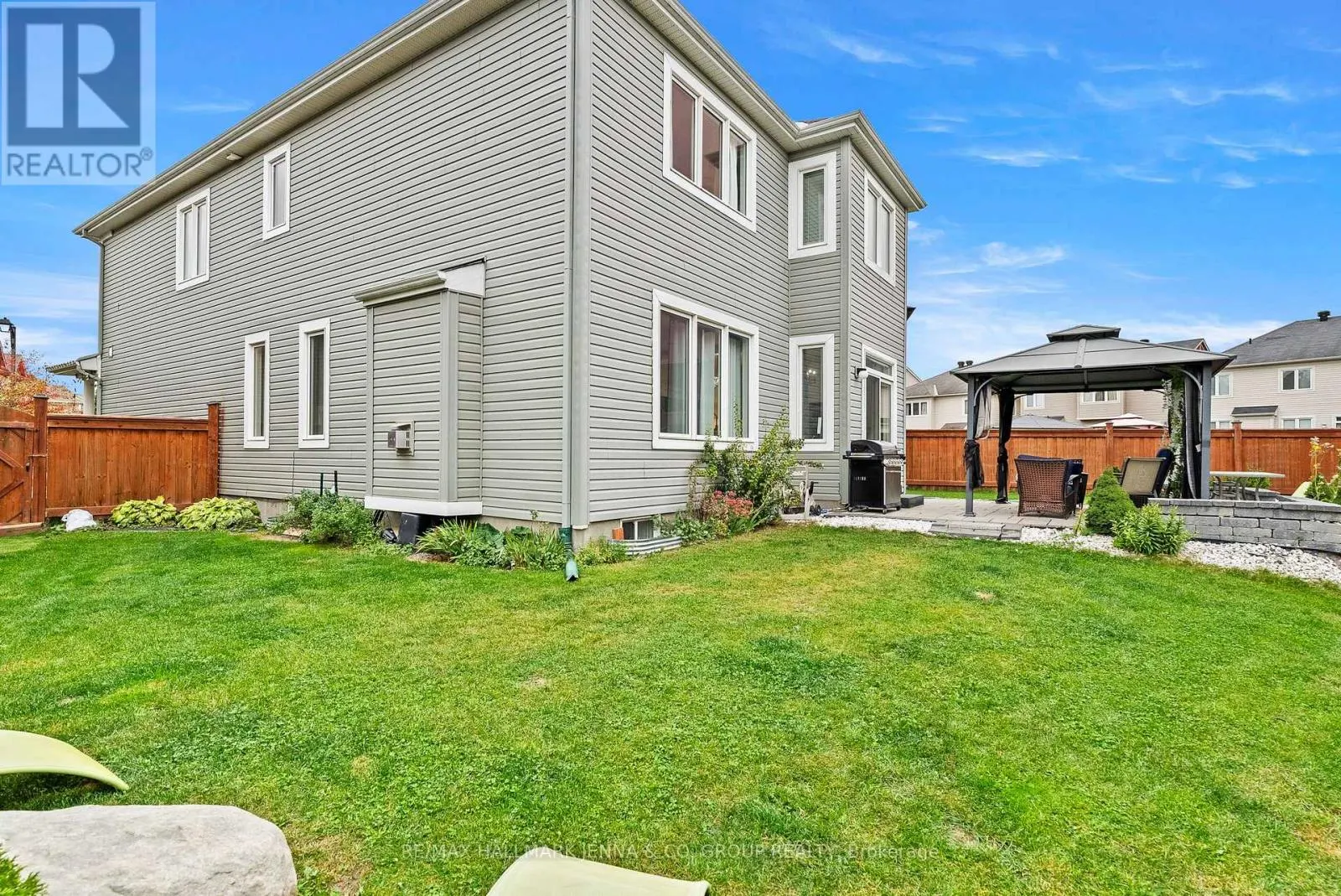 803 LOGPERCH CIRCLE