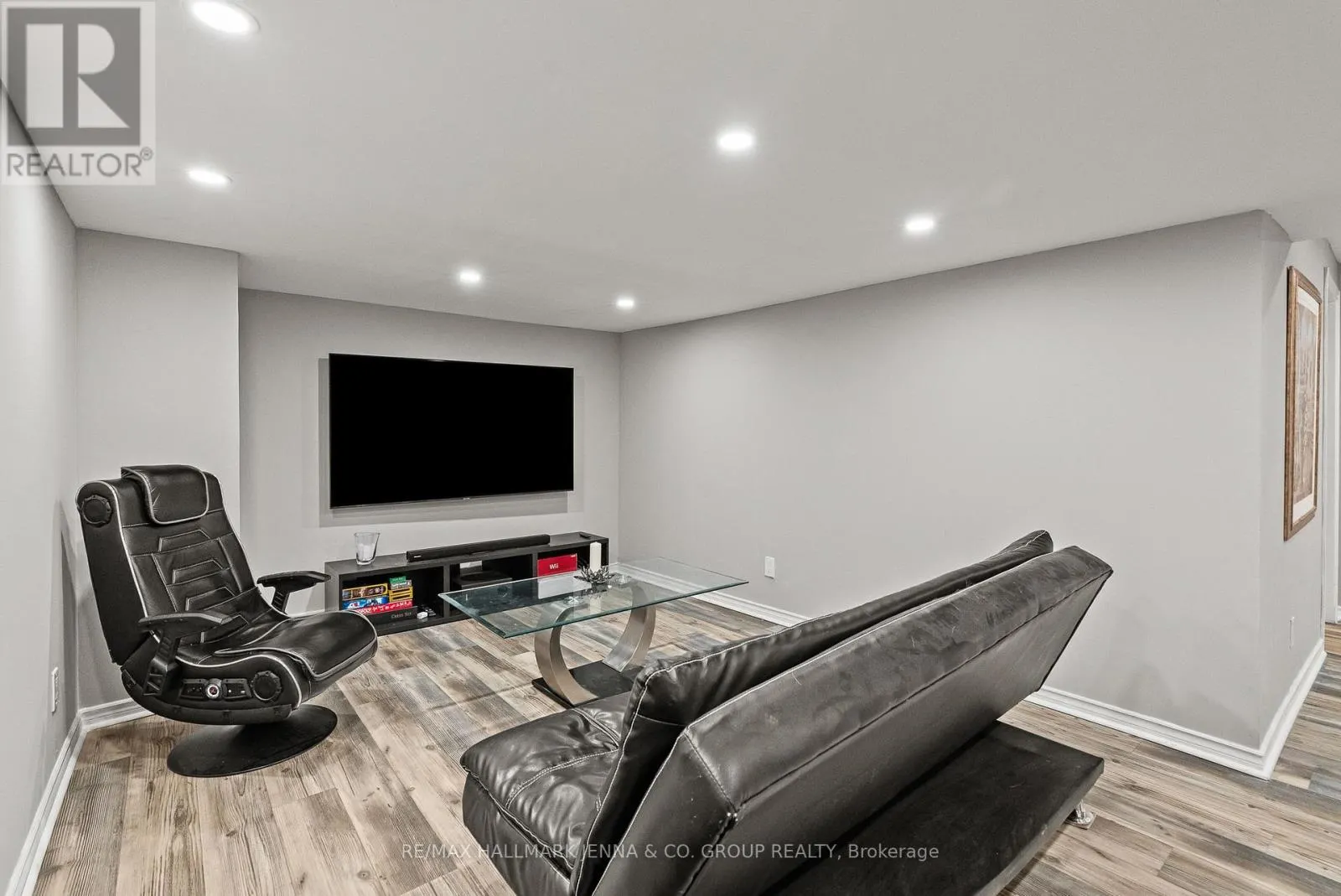 803 LOGPERCH CIRCLE