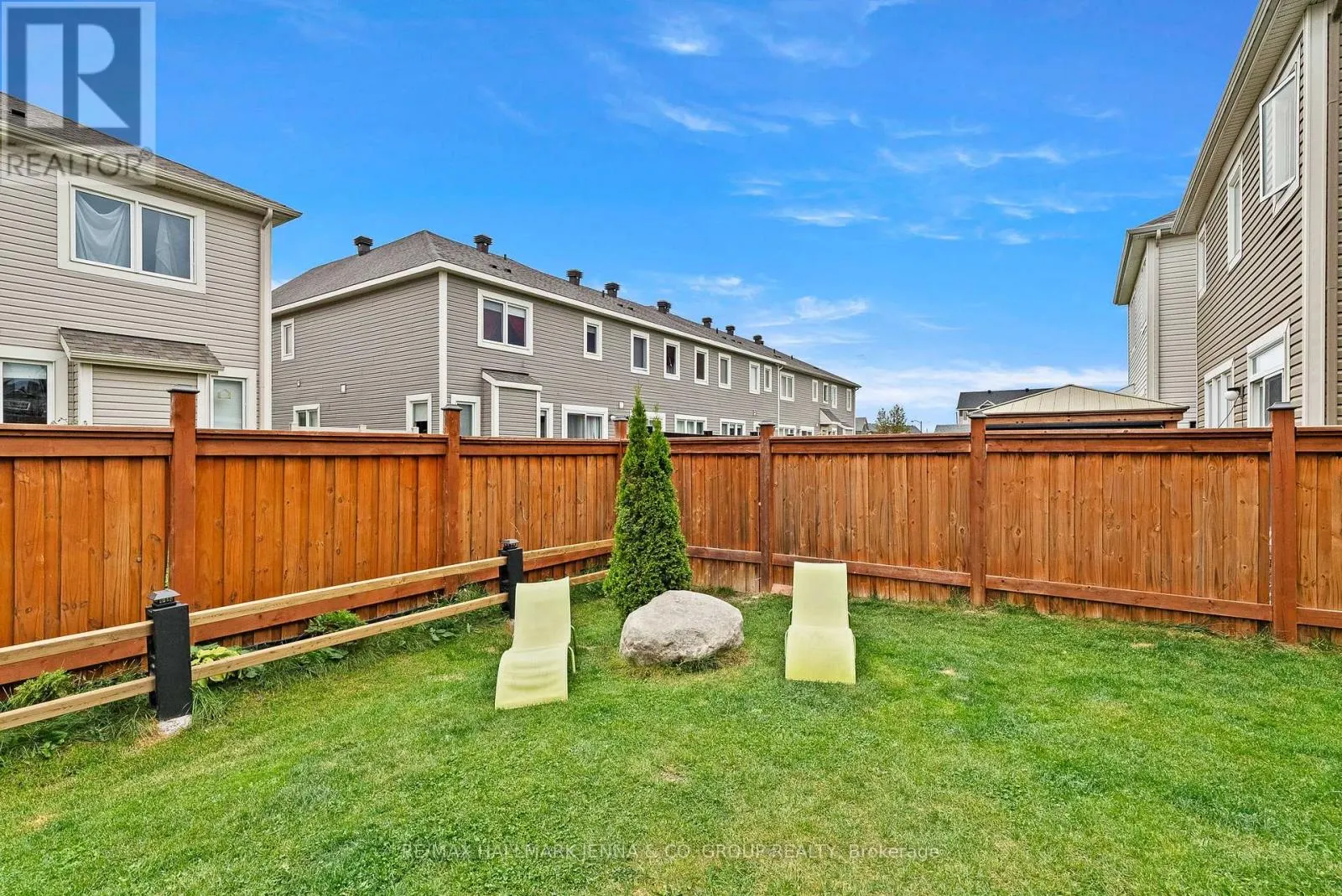 803 LOGPERCH CIRCLE