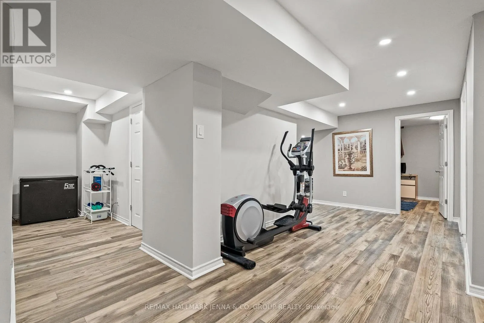 803 LOGPERCH CIRCLE