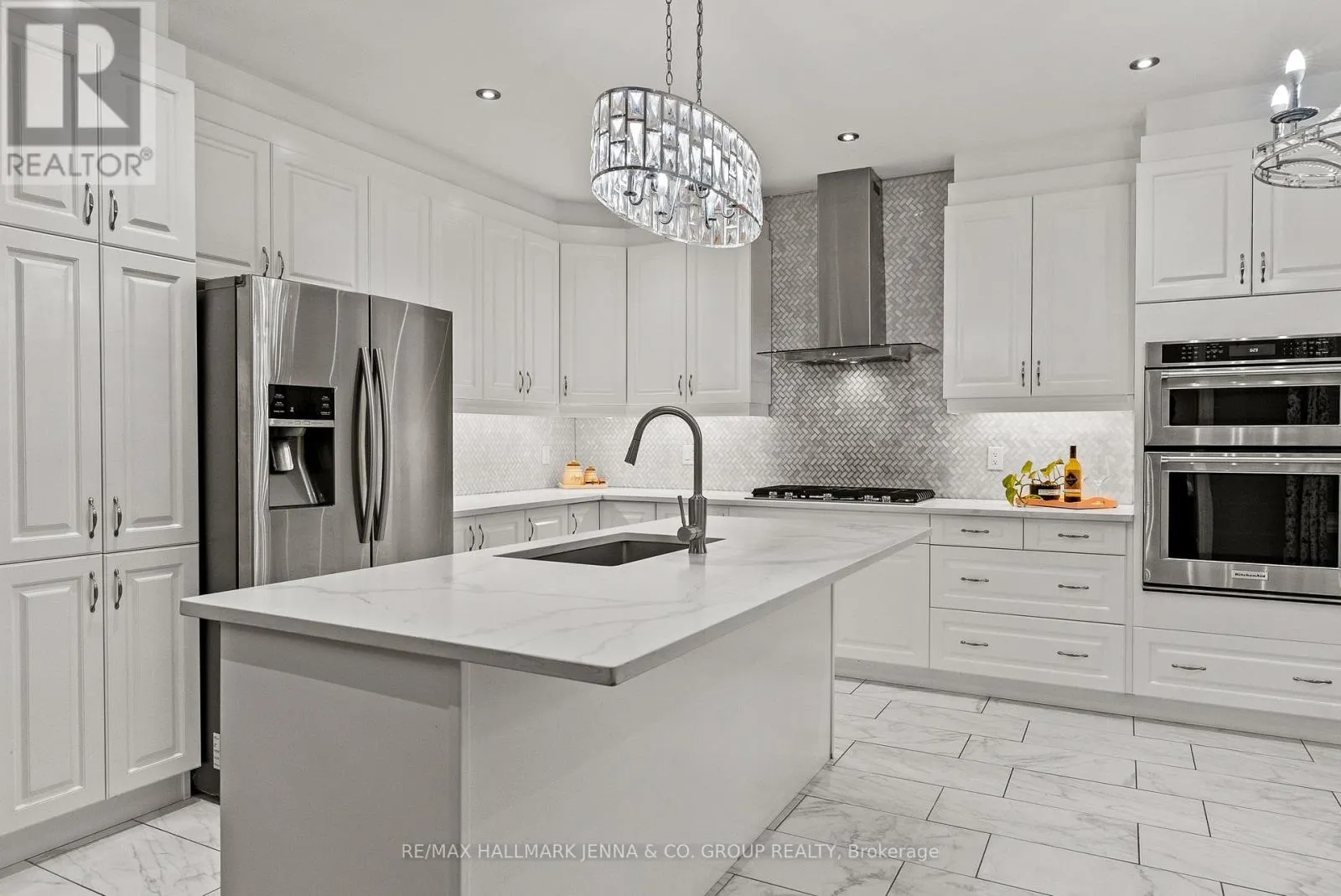 803 LOGPERCH CIRCLE
