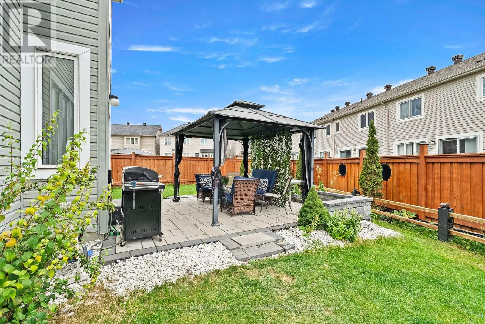803 LOGPERCH CIRCLE