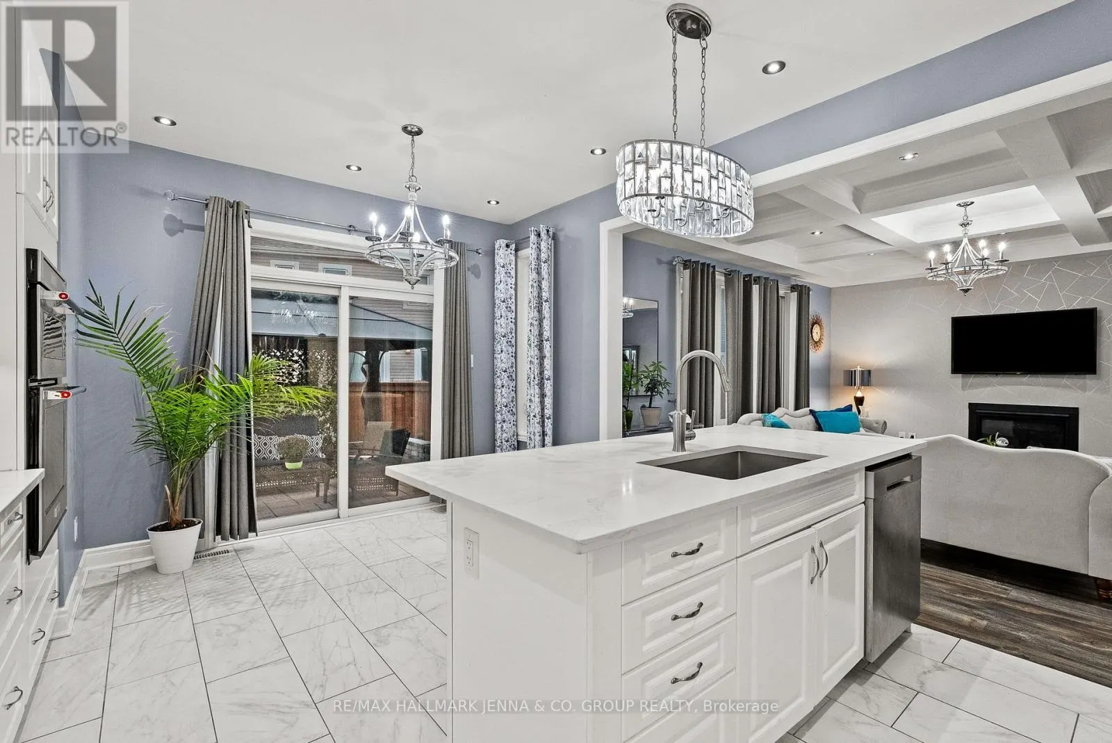 803 LOGPERCH CIRCLE