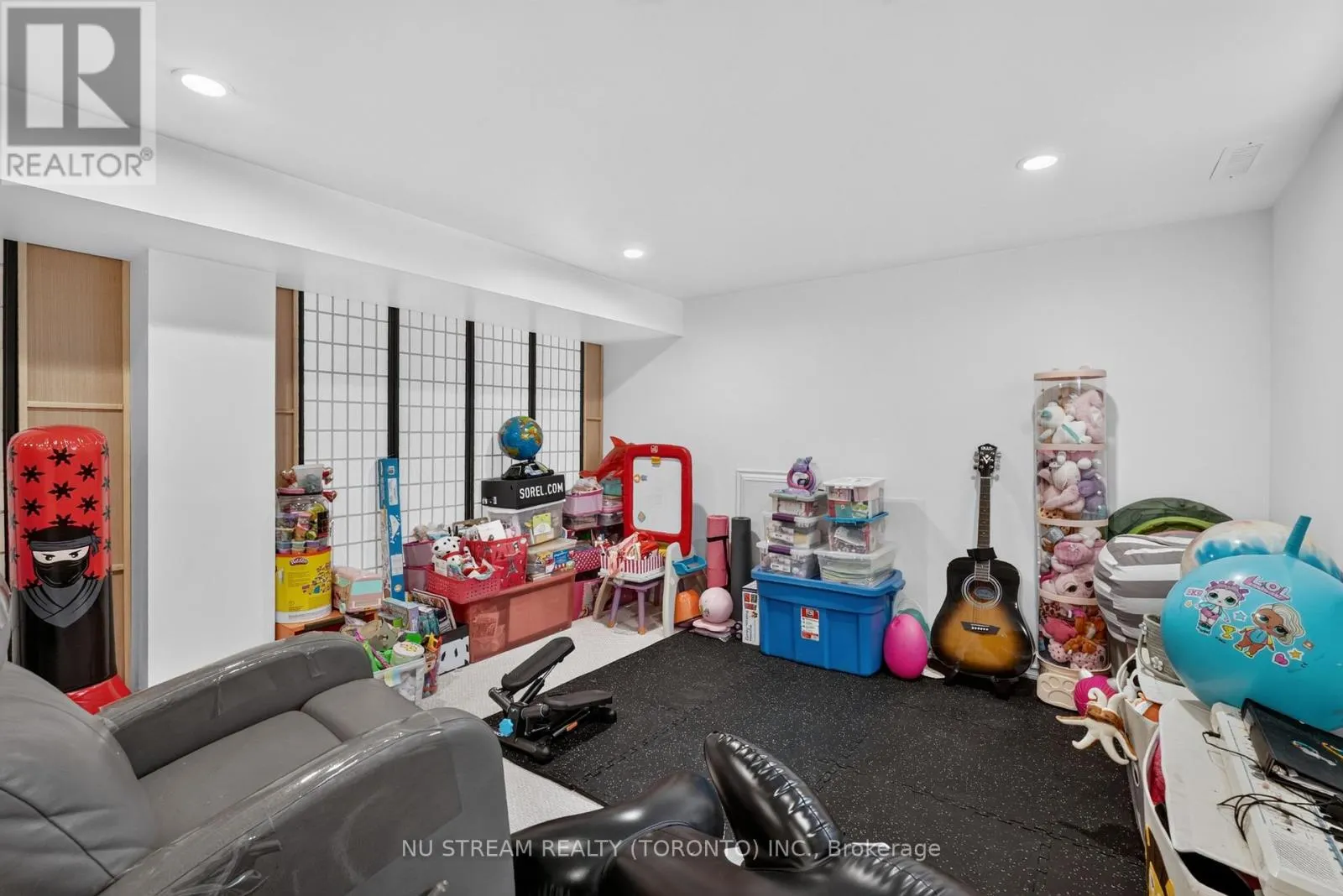 9 MANNING STREET