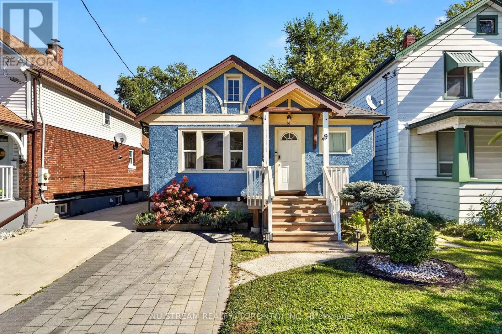 9 MANNING STREET