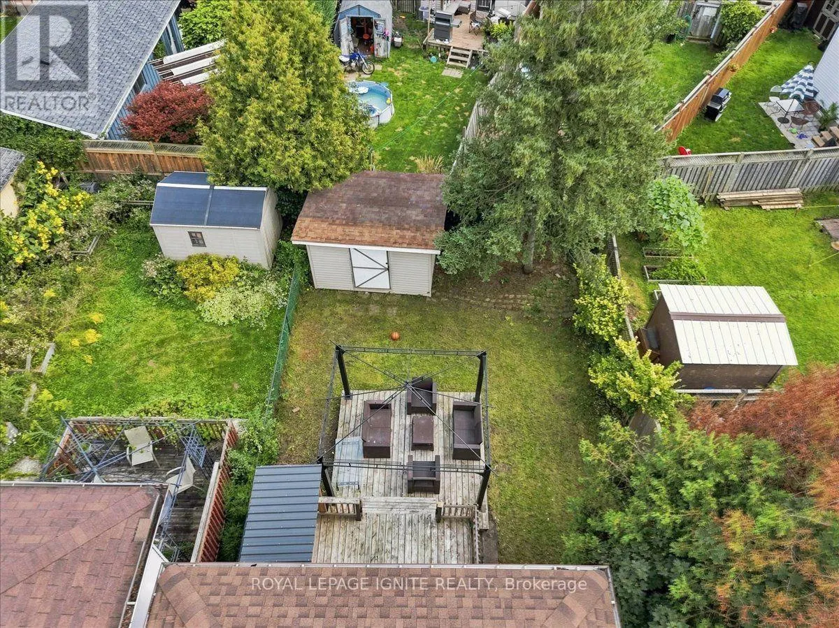 6 UPTON CRESCENT