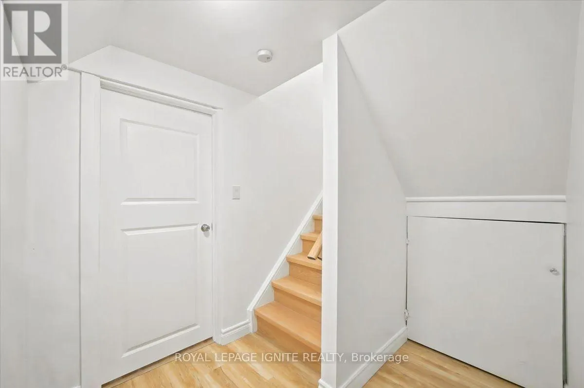 6 UPTON CRESCENT