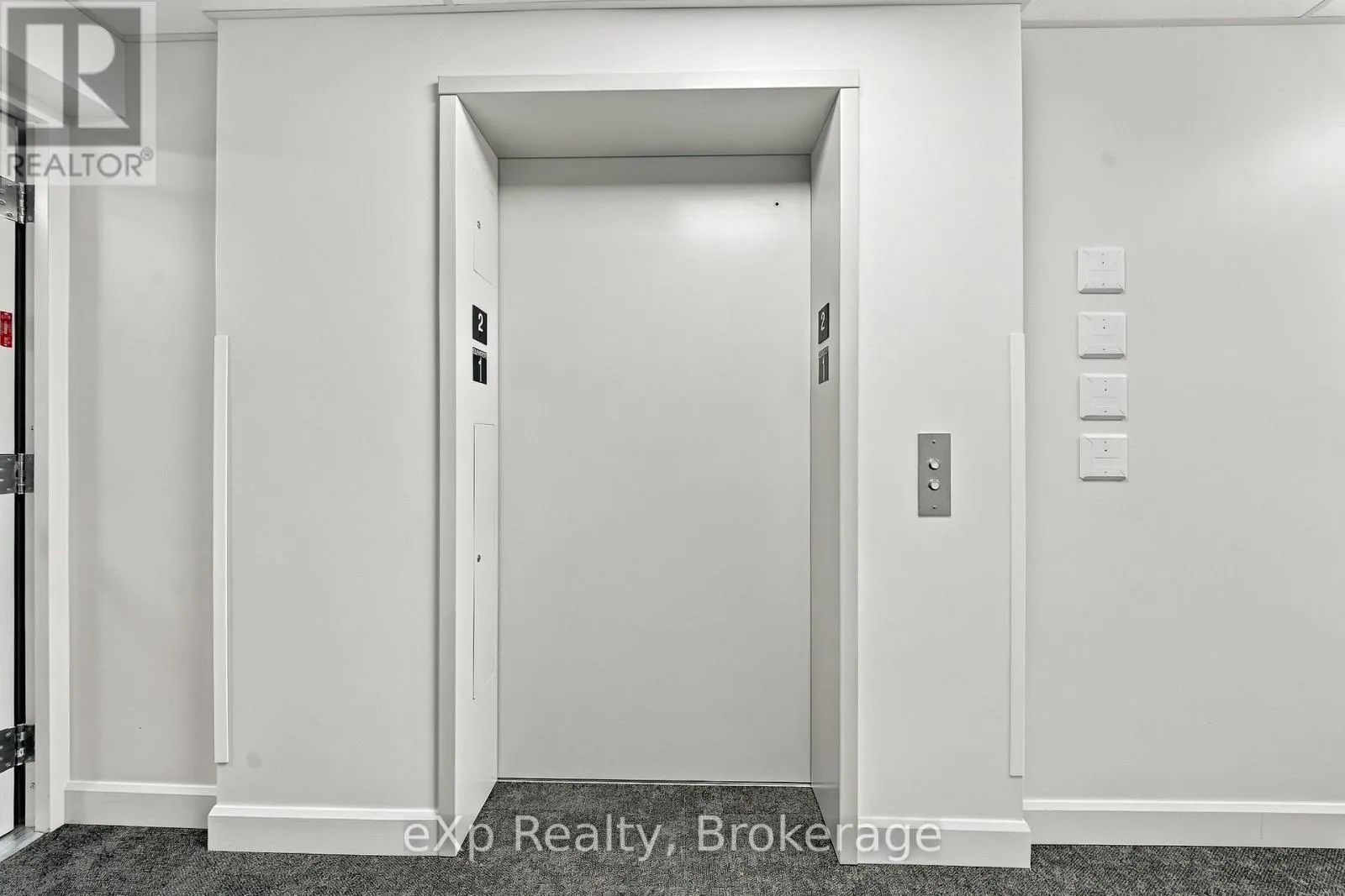 204 - 10 HILLSIDE MEADOW DRIVE #204