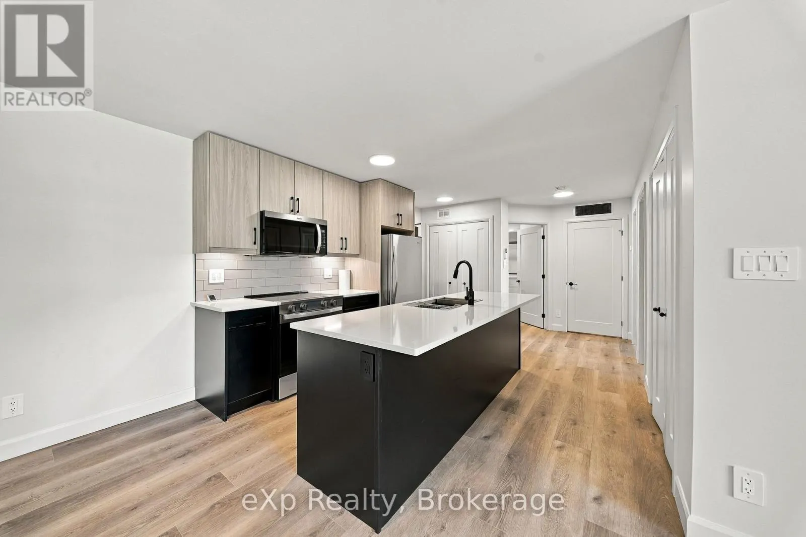 204 - 10 HILLSIDE MEADOW DRIVE #204