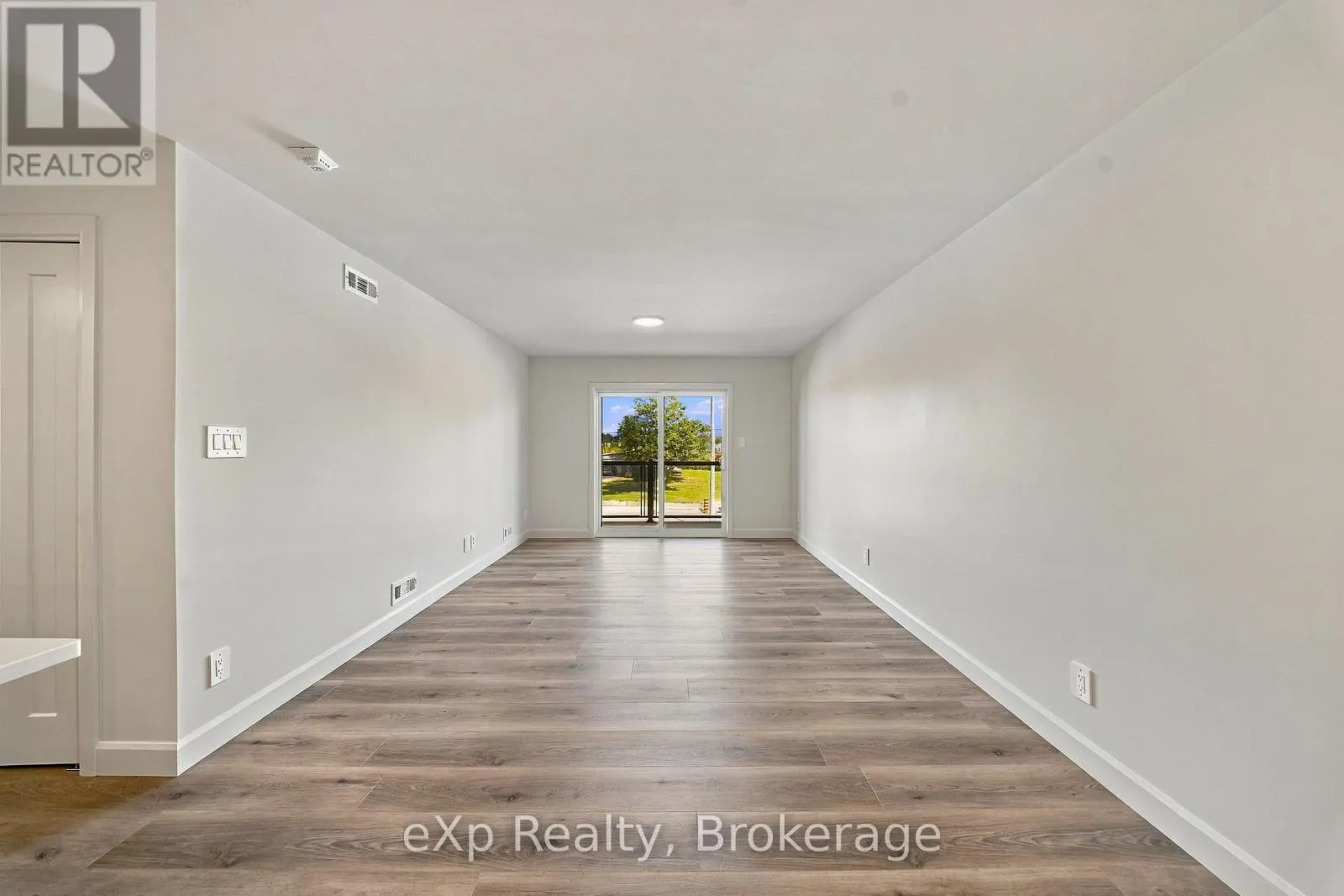 204 - 10 HILLSIDE MEADOW DRIVE #204