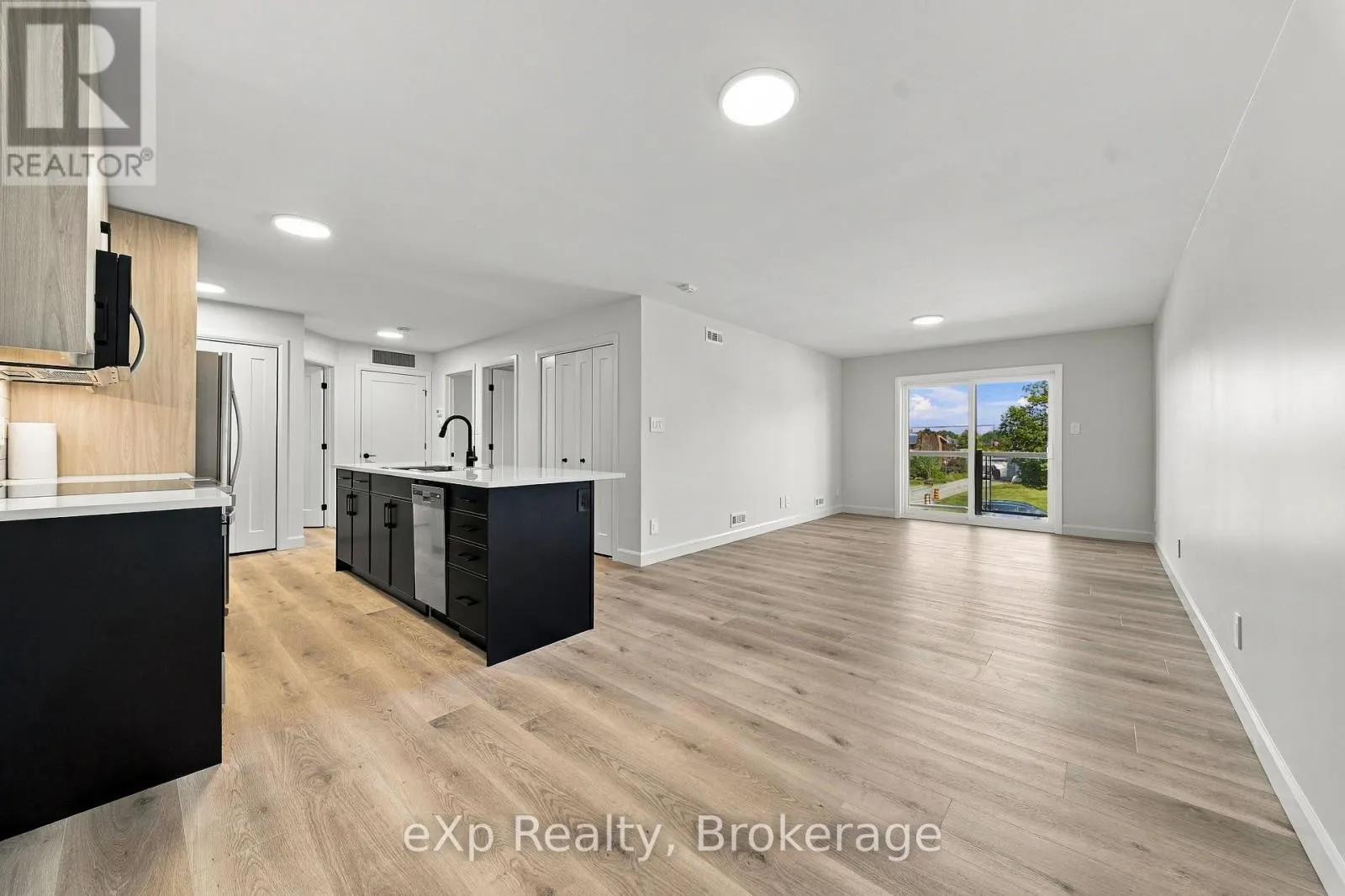 204 - 10 HILLSIDE MEADOW DRIVE #204