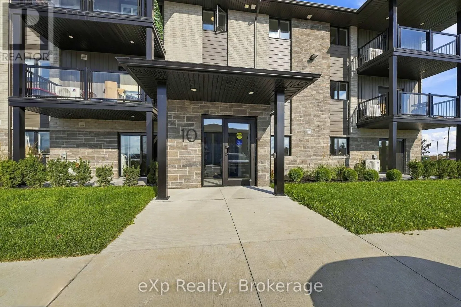 204 - 10 HILLSIDE MEADOW DRIVE #204