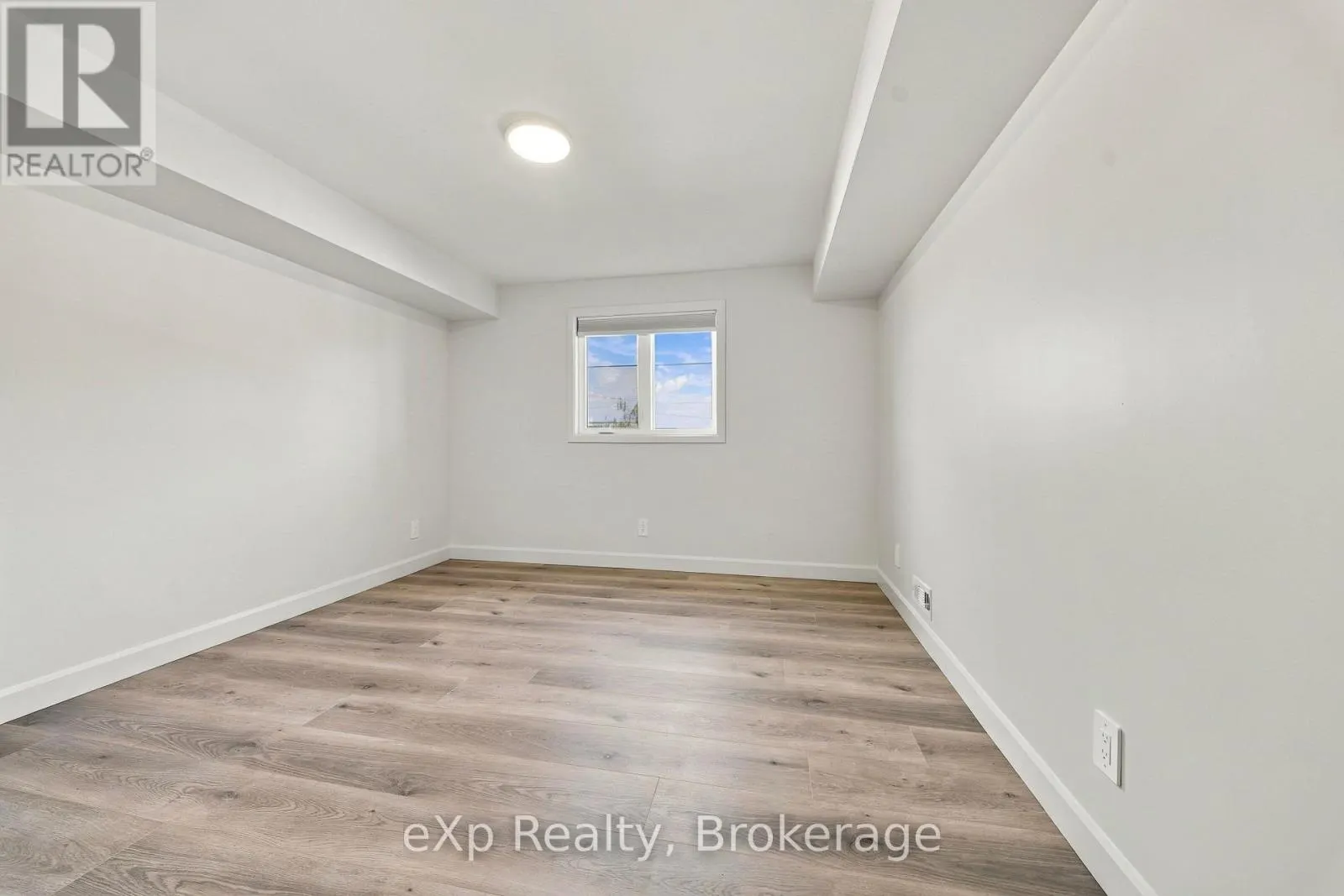 204 - 10 HILLSIDE MEADOW DRIVE #204