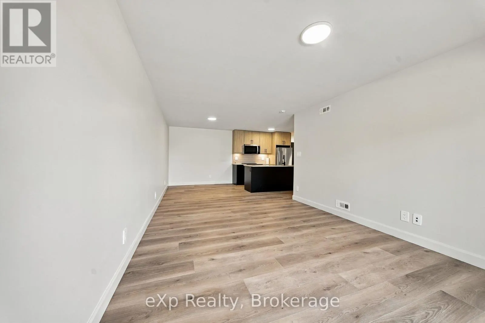 204 - 10 HILLSIDE MEADOW DRIVE #204