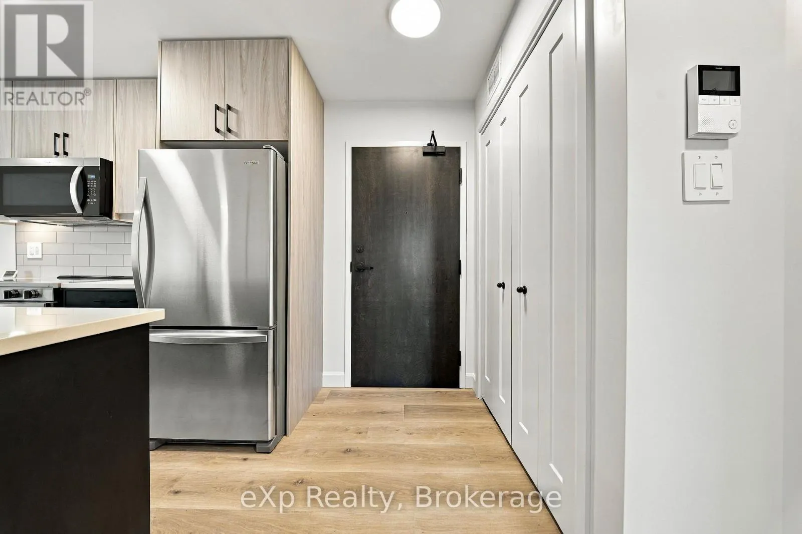 204 - 10 HILLSIDE MEADOW DRIVE #204