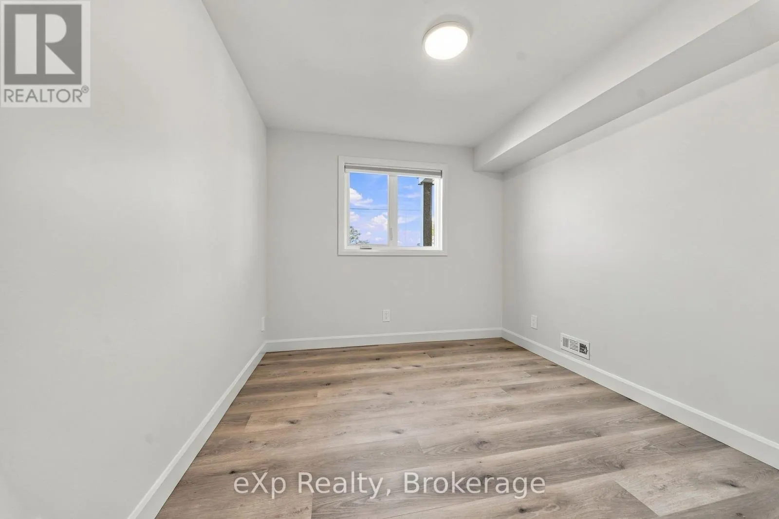 204 - 10 HILLSIDE MEADOW DRIVE #204