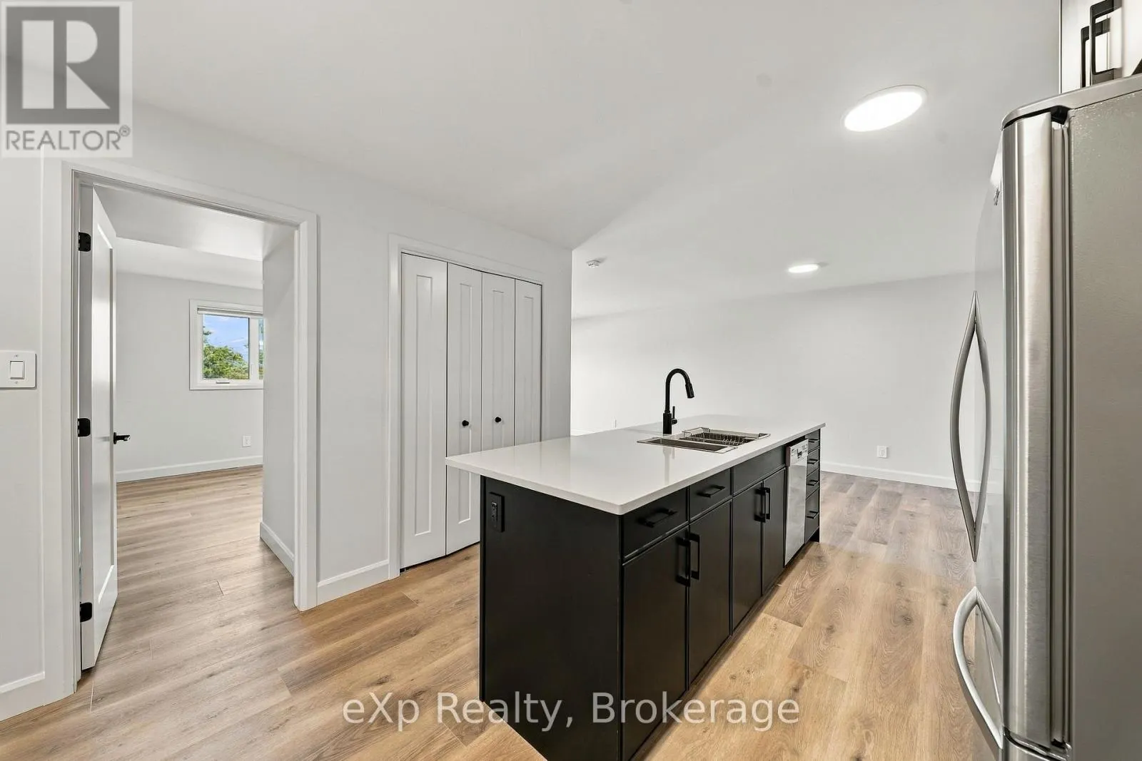 204 - 10 HILLSIDE MEADOW DRIVE #204