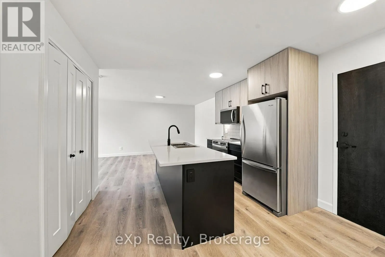 204 - 10 HILLSIDE MEADOW DRIVE #204