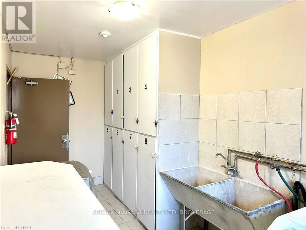8 - 286 VINE STREET #8
