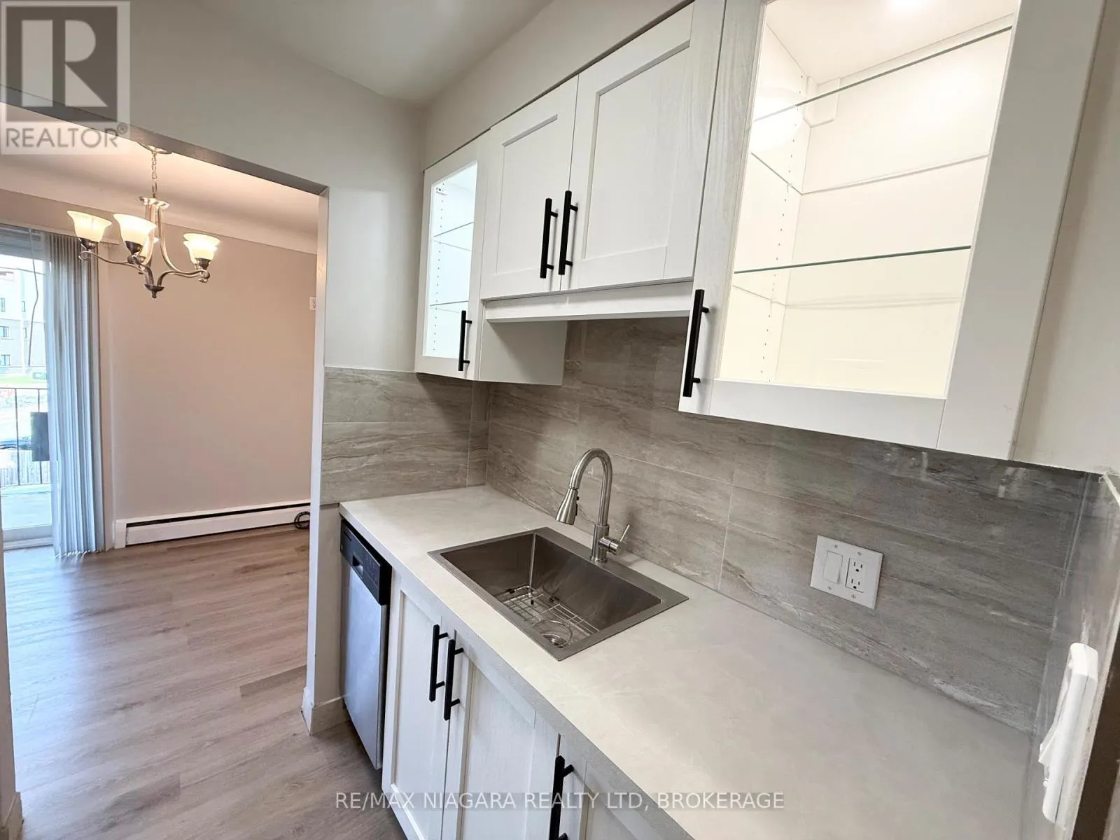 8 - 286 VINE STREET #8