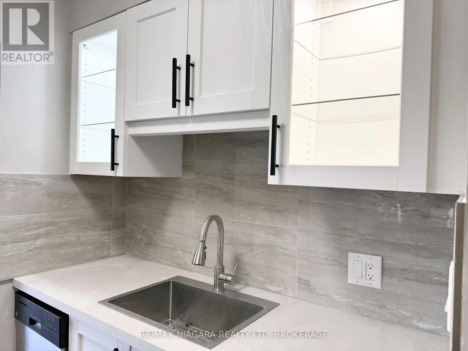 4 - 286 VINE STREET #4