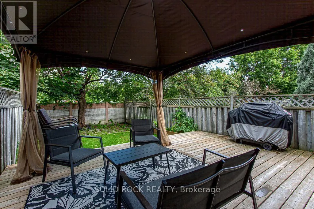 49 LONGSHIRE CIRCLE