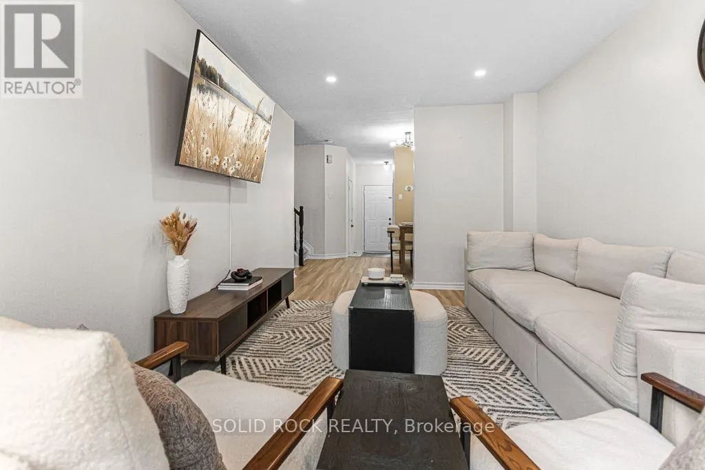 49 LONGSHIRE CIRCLE