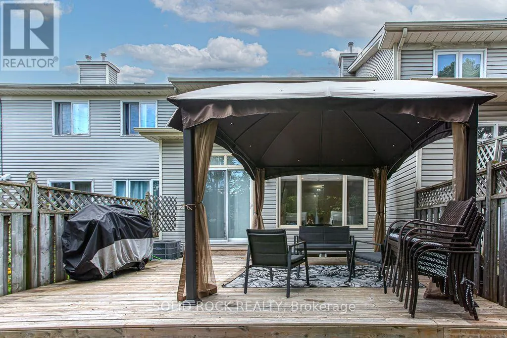 49 LONGSHIRE CIRCLE
