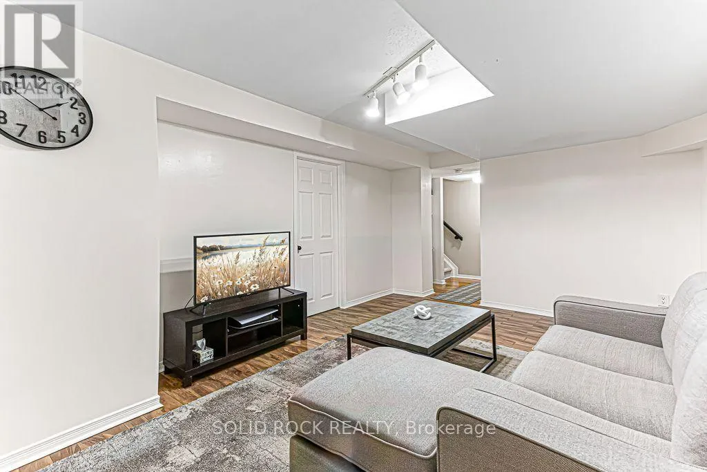 49 LONGSHIRE CIRCLE