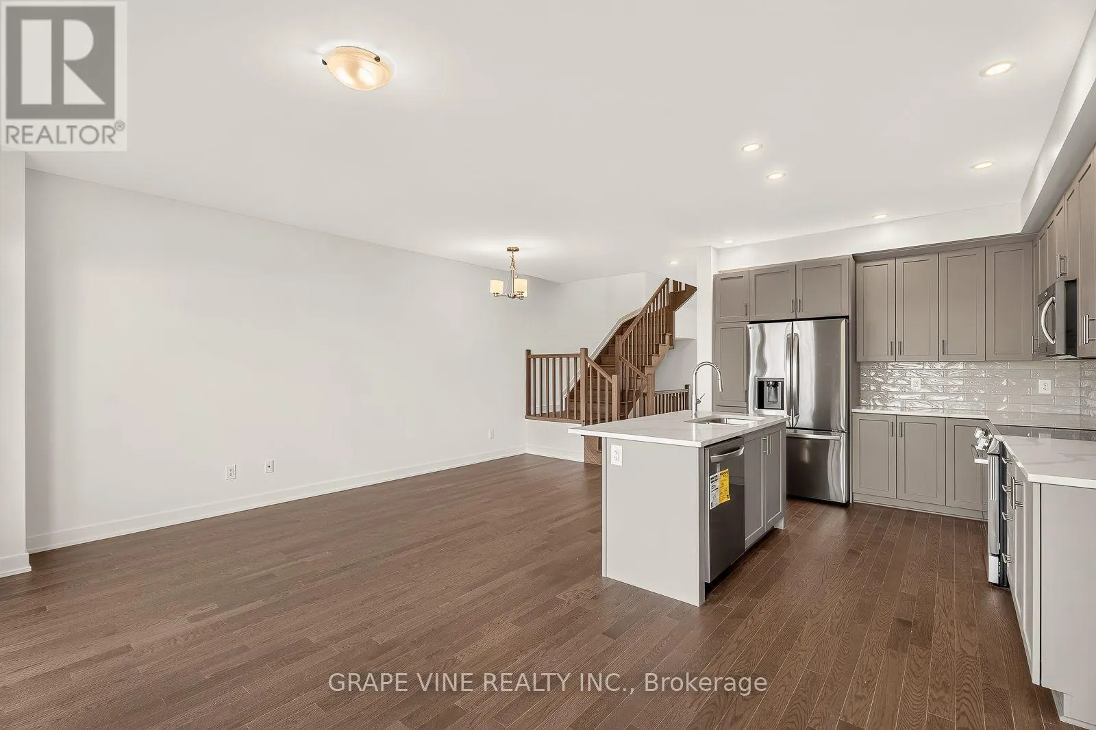 738 CAMINAR TERRACE