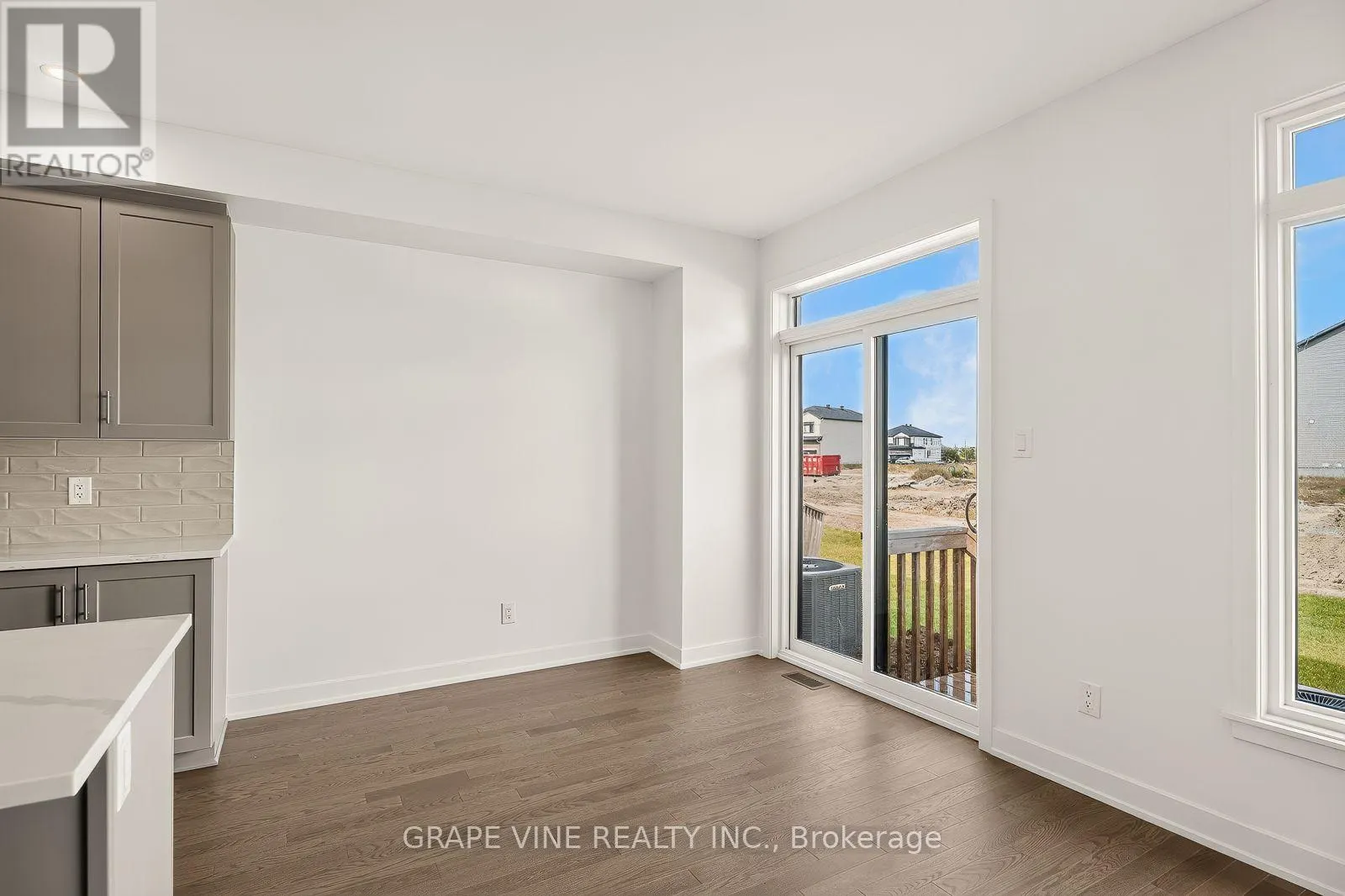 738 CAMINAR TERRACE