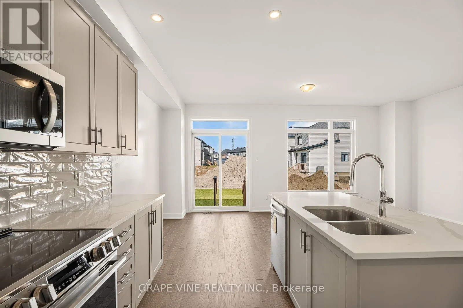 738 CAMINAR TERRACE