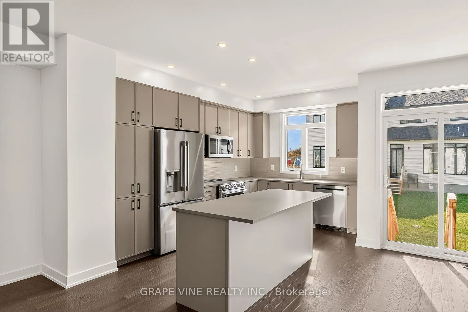 76 SAN FELICE CIRCLE