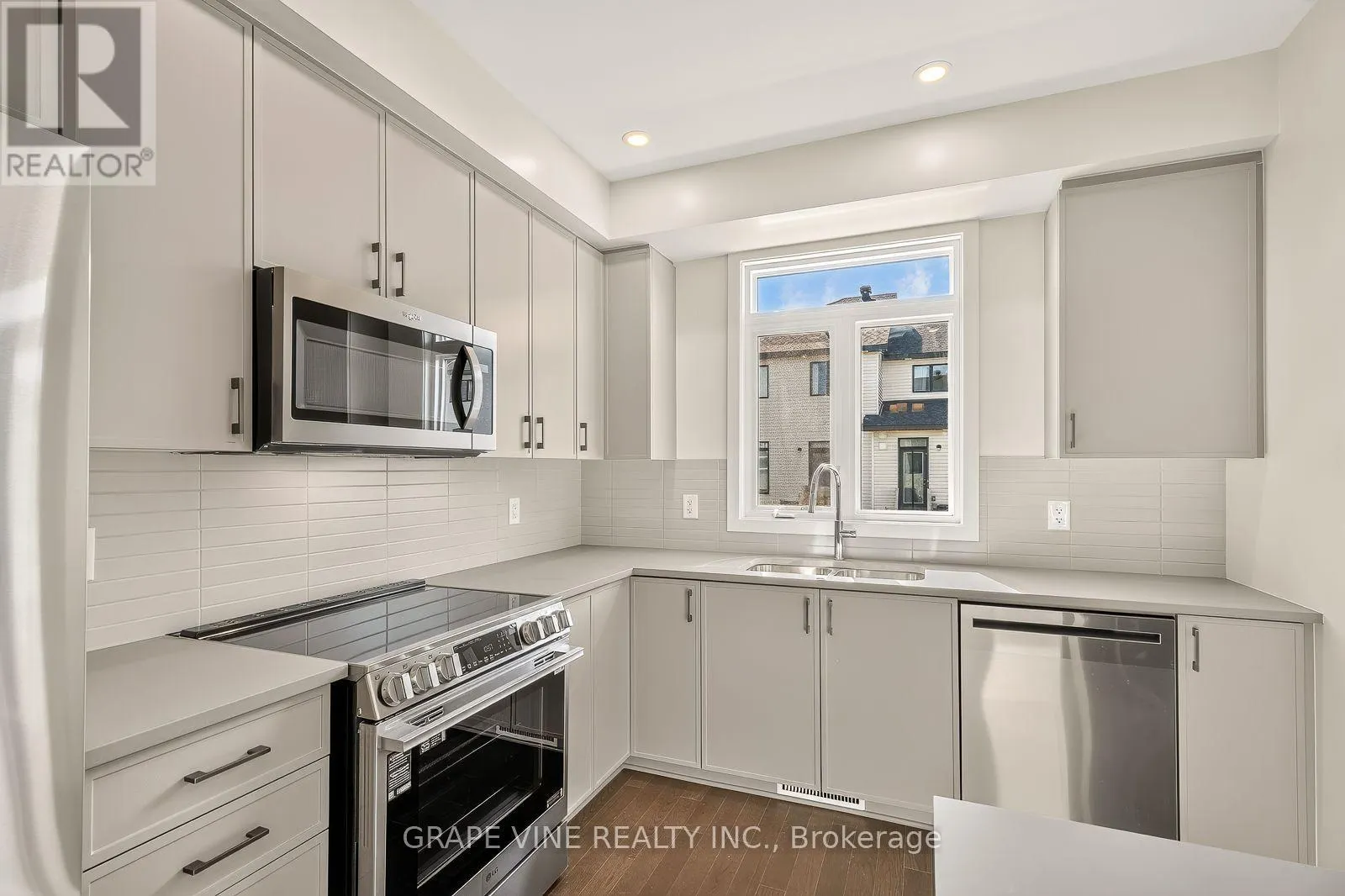 76 SAN FELICE CIRCLE