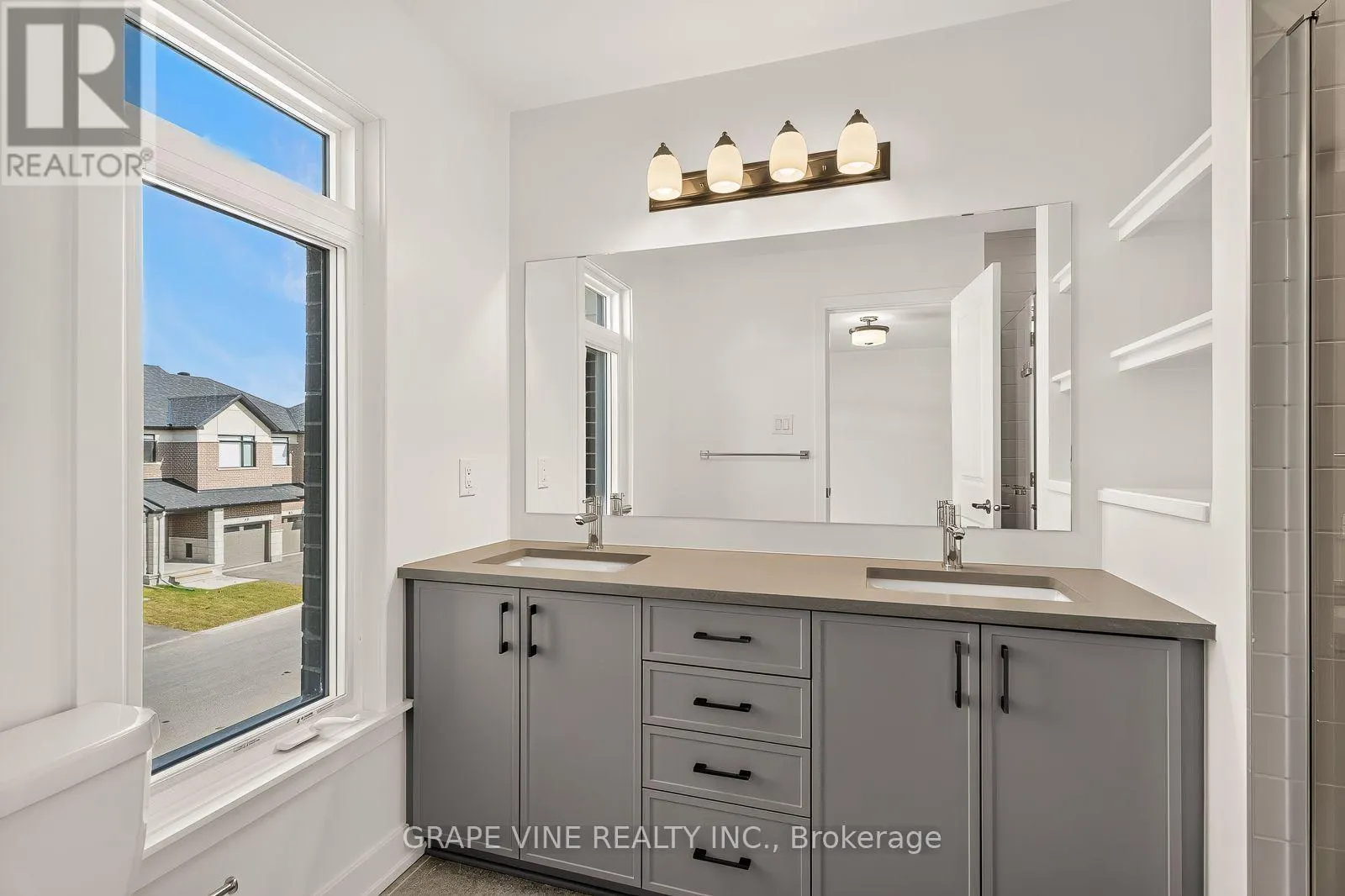 76 SAN FELICE CIRCLE