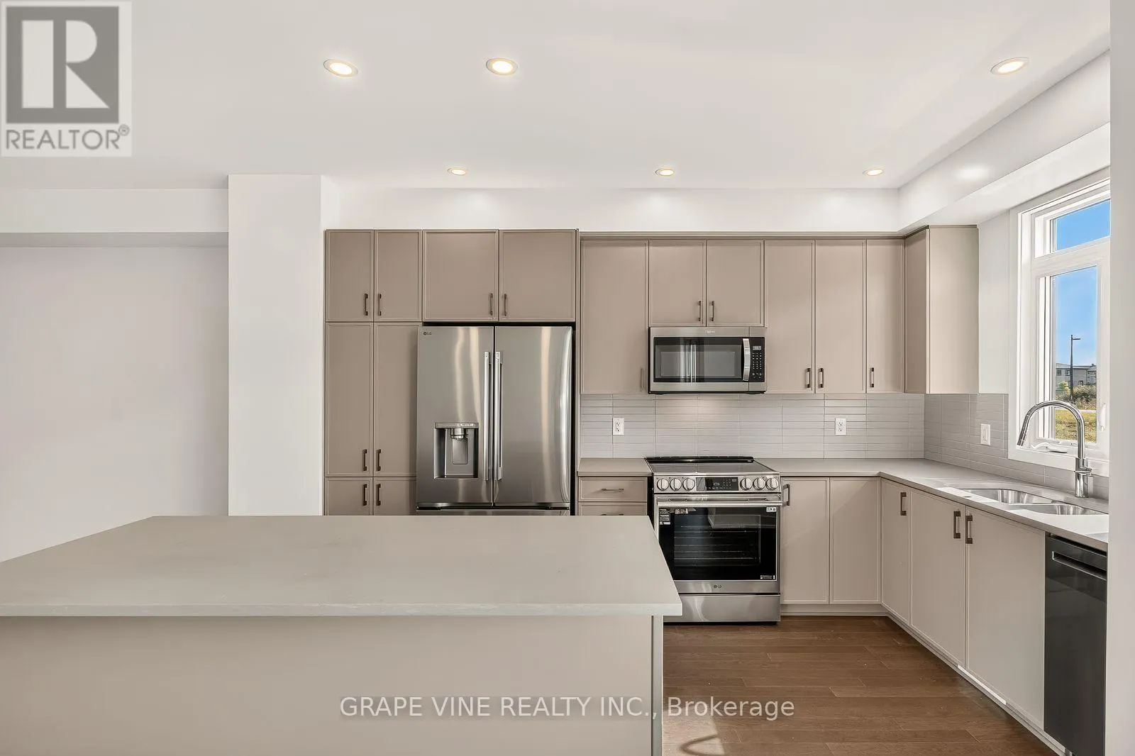 76 SAN FELICE CIRCLE