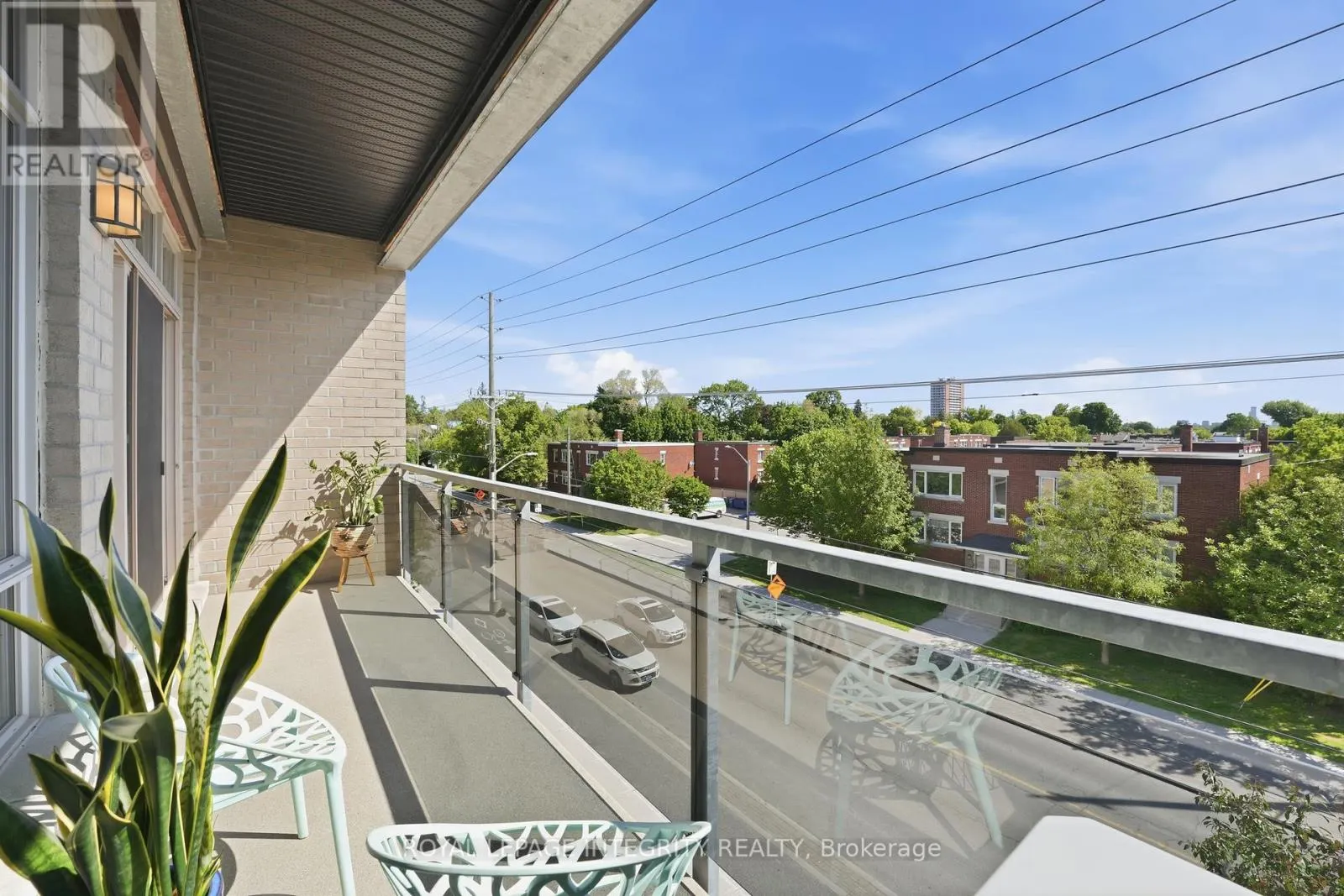 310 - 682 CHURCHILL AVENUE N