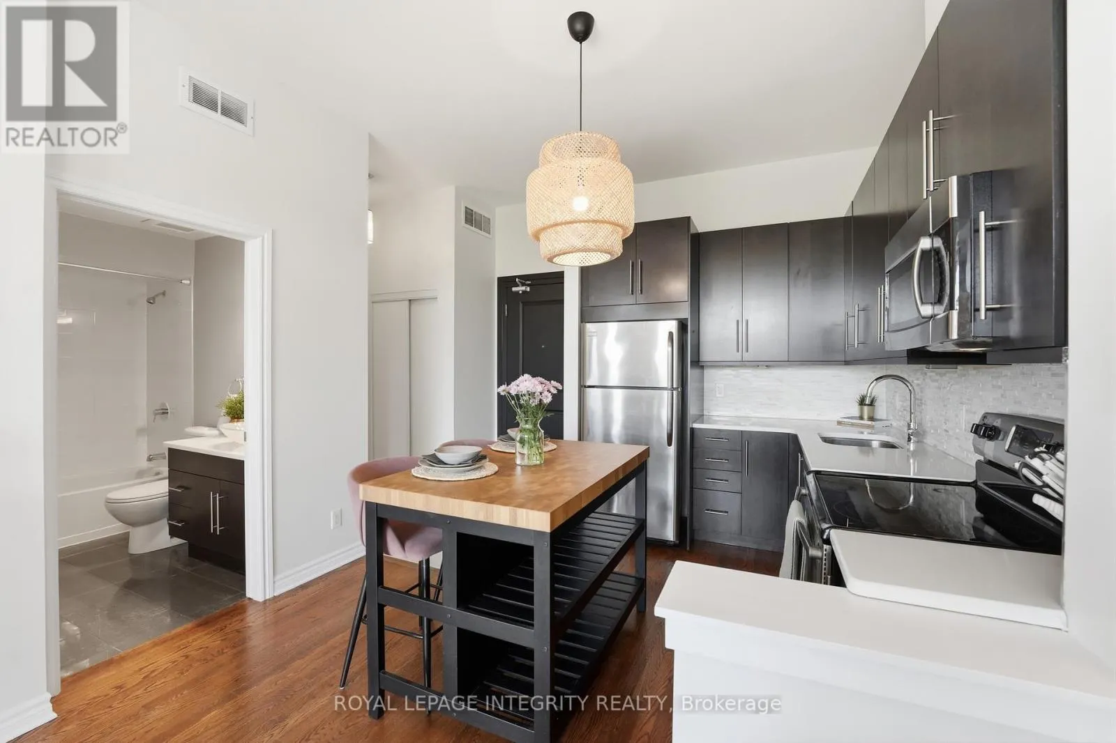 310 - 682 CHURCHILL AVENUE N