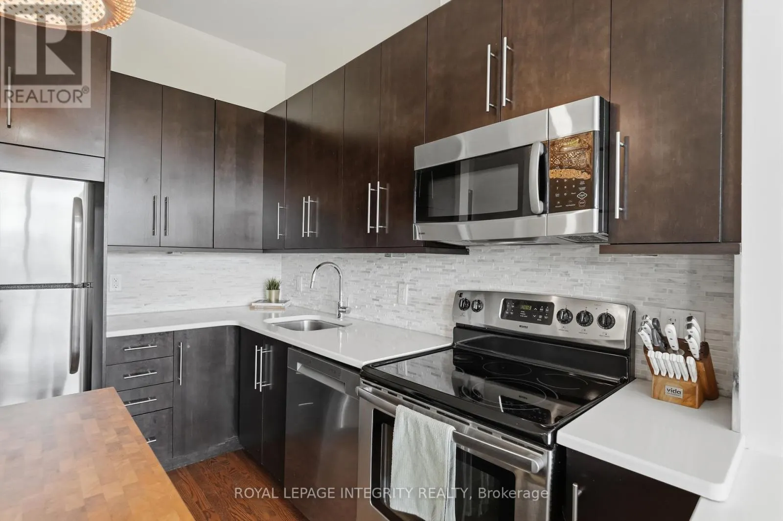 310 - 682 CHURCHILL AVENUE N