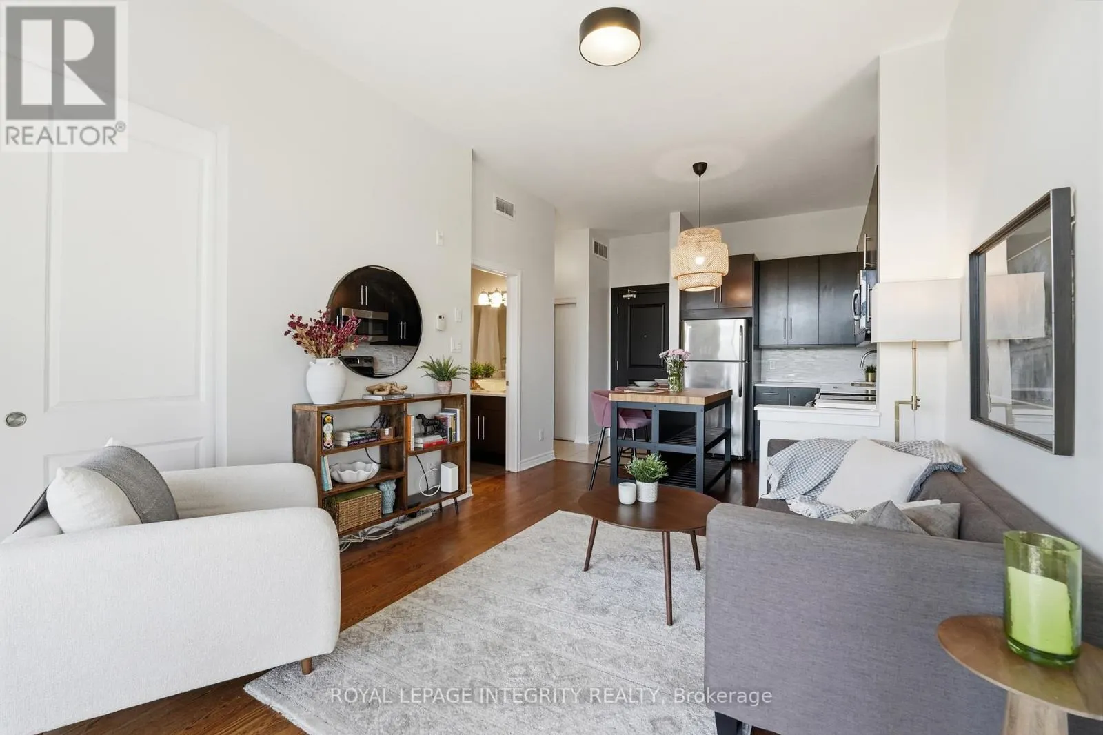 310 - 682 CHURCHILL AVENUE N