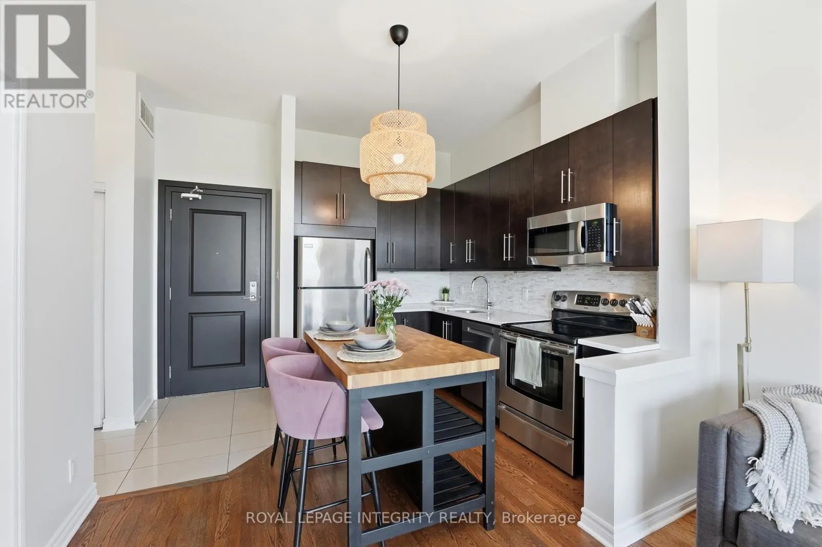 310 - 682 CHURCHILL AVENUE N