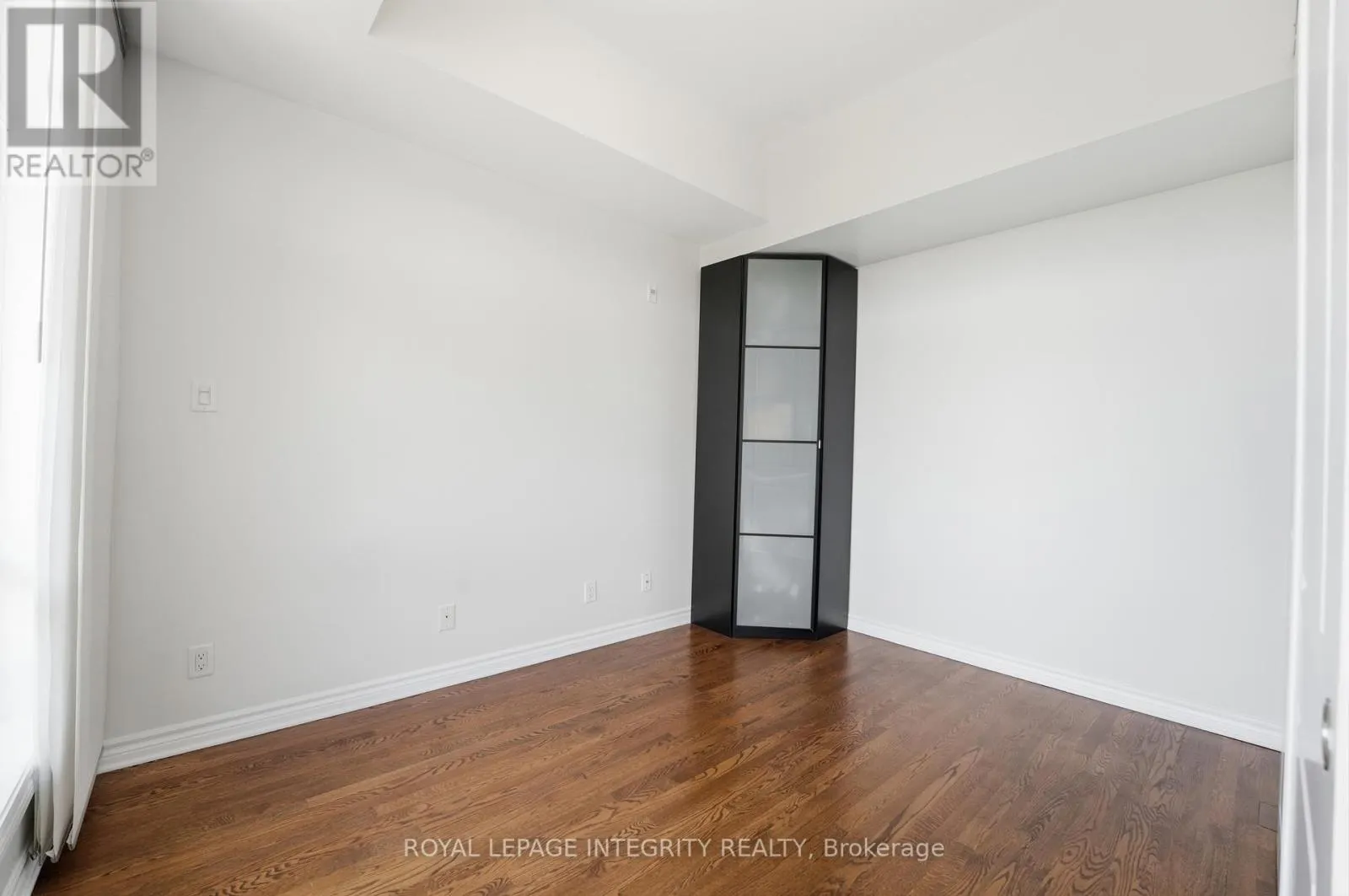 310 - 682 CHURCHILL AVENUE N