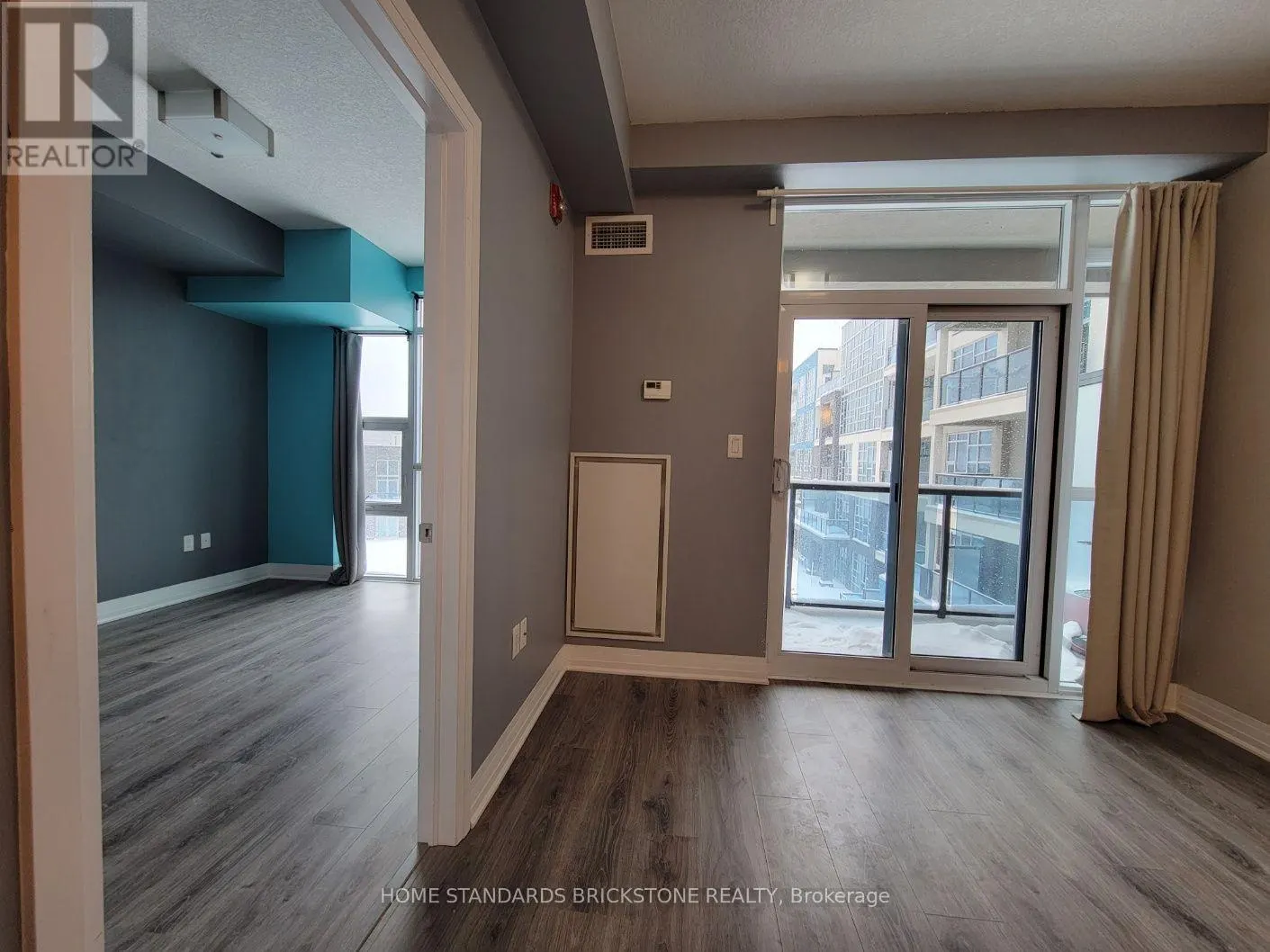 323 - 10 CONCORD PLACE